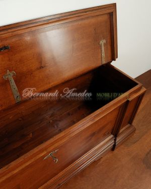Classic chest chest handcrafted in solid walnut wood, length 160 cm